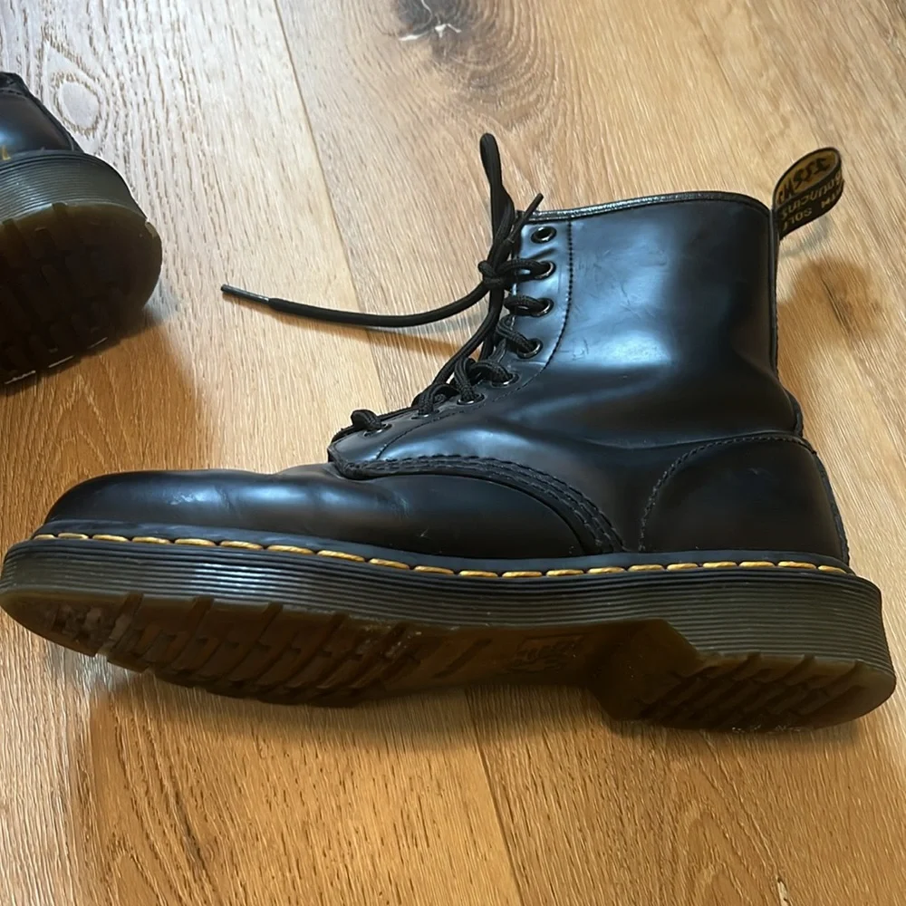 Dr.Martens Black Ankle Boots Size EU38 / 7 Gently Used